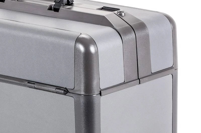 8738